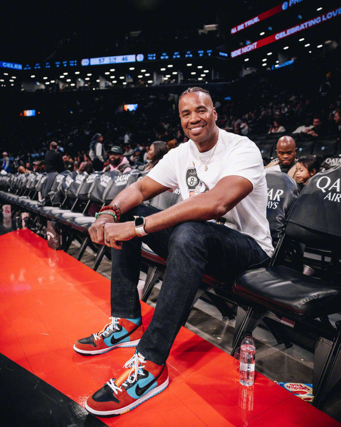 NBA宣传大使科林斯接受脑瘤治疗 6月刚与男友完婚 NBA宣传大使科林斯接受脑瘤治疗 6月刚与男友完婚